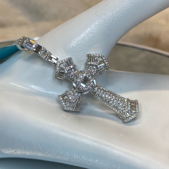 Beautiful NWT Men’s/Women's Moissanite Diamond Cross Pendant on 925 2.11 ctw - Picture 5 of 15
